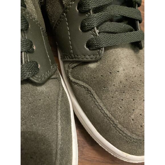 Sequoia Olive Air Jordan Size 8.5 - Picture 8 of 9